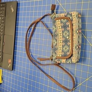 Aztec Print 8 x 5 Pleather Canvas & Silver Tone Chain Cross Body 5 Openings